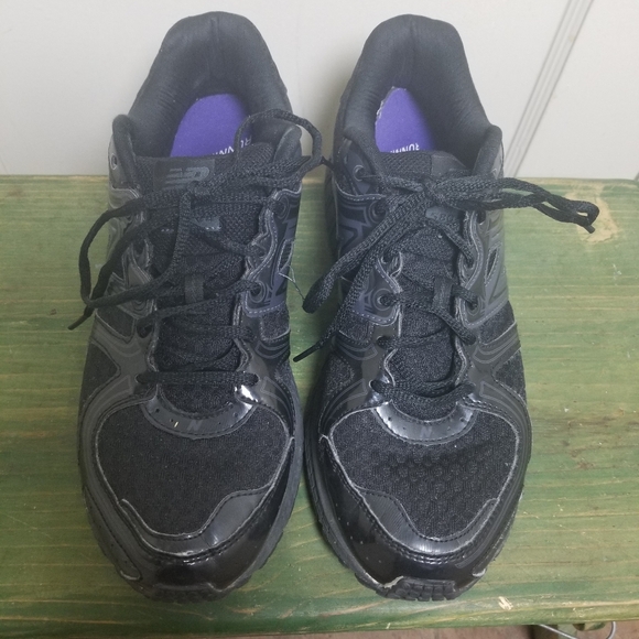 NEW BALANCE black Athletic Sneaker Size 10 - Picture 1 of 4